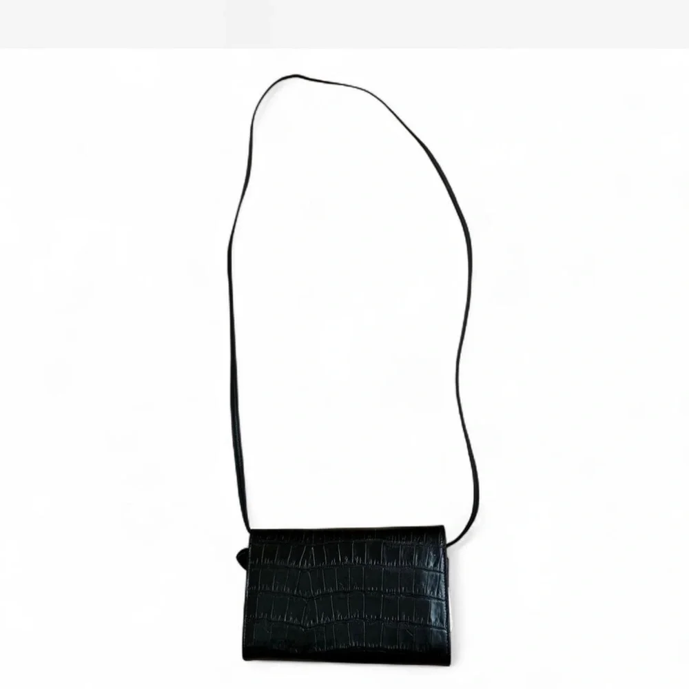 Vtg Brighton Black Leather Cross Body Wallet Croc Silver Tone Accents